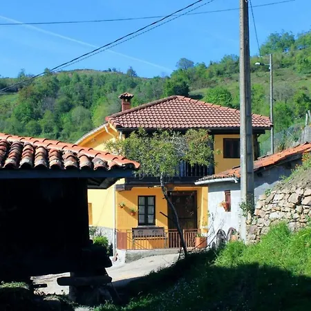 منزل ريفي Casa De Aldea En El Centro De Asturias